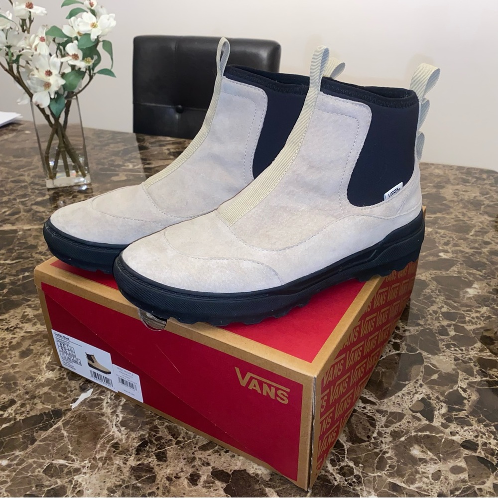 Vans Colfax Sherpa Chelsea Boot (M8 / W9.5)